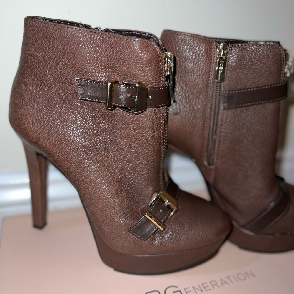 BCBGeneration Oak burro stiletto booties size 8M. Leather upper fabric lining.